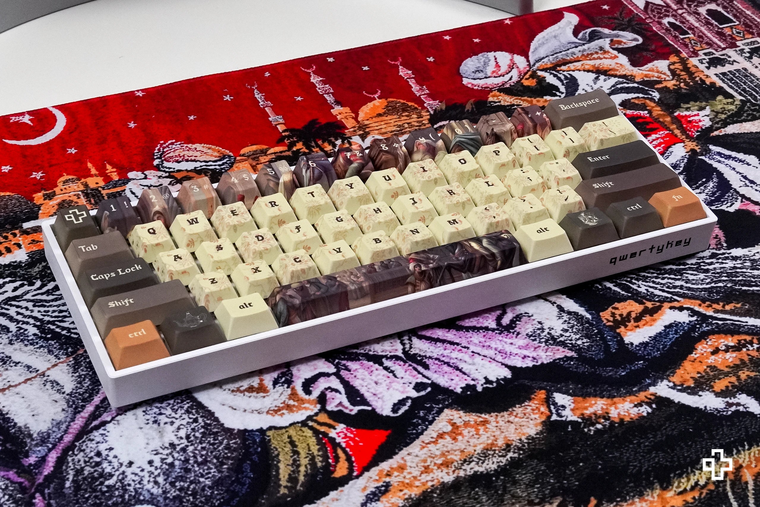 QwertyKey A Szerelemrabló a Szeraiból Hotswap RGB Mechanikus Játékbillentyűzet