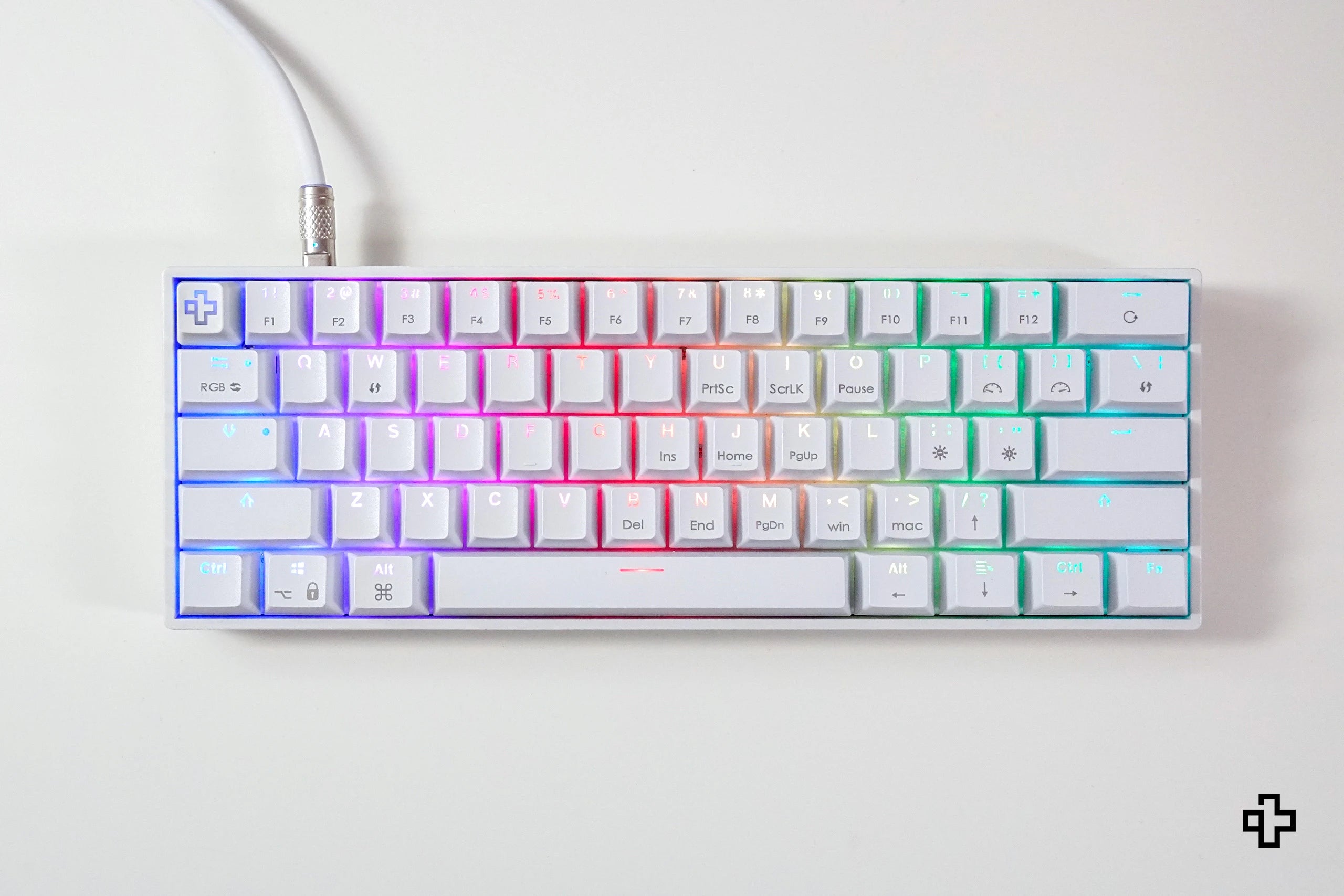 QwertyKey H61 Split Alba Hotswap RGB Mechanikus Játékbillentyűzet