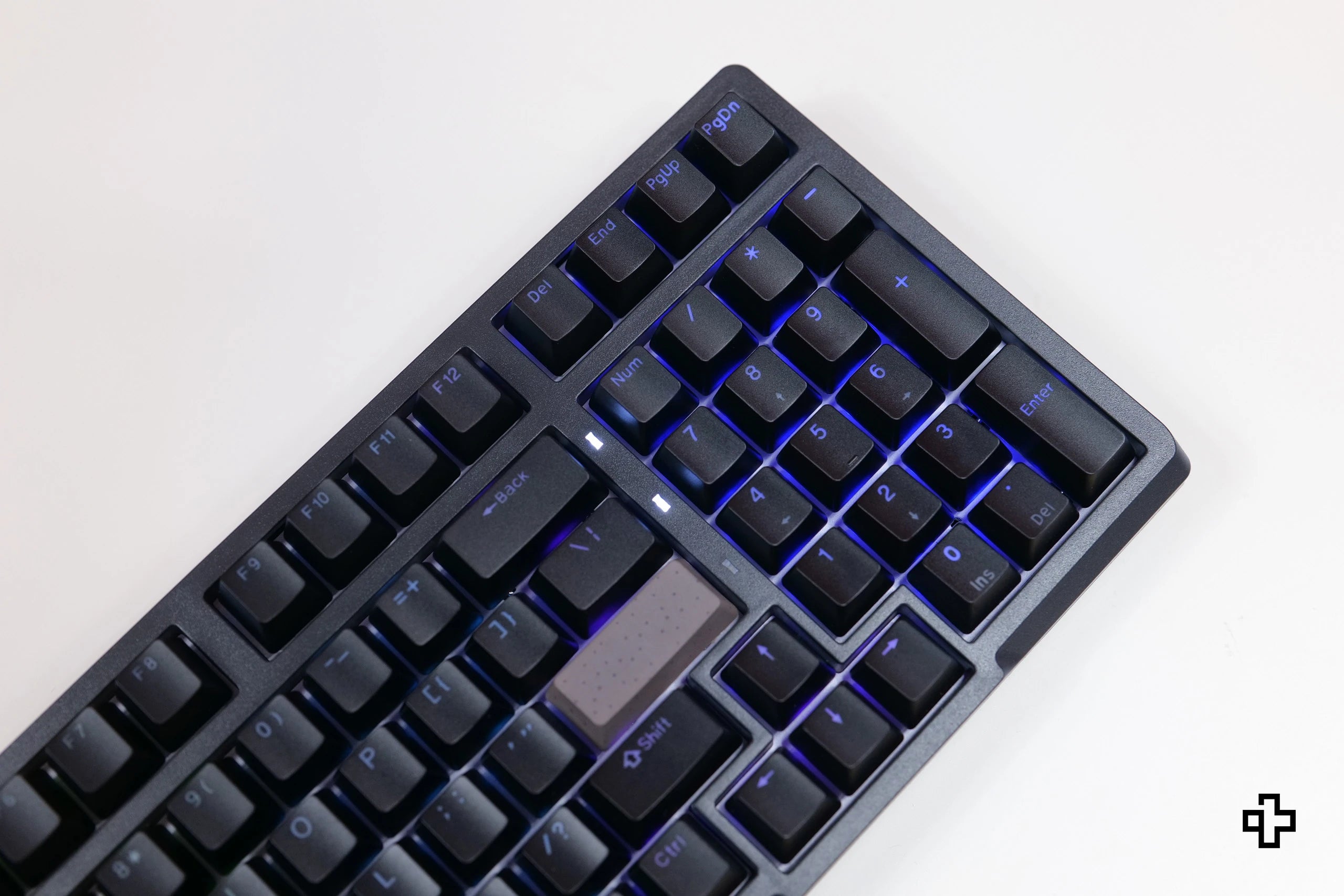 QwertyKey Pepper V2 RGB Hotswap Szoftver Mechanikus Játékbillentyűzet Hotswap