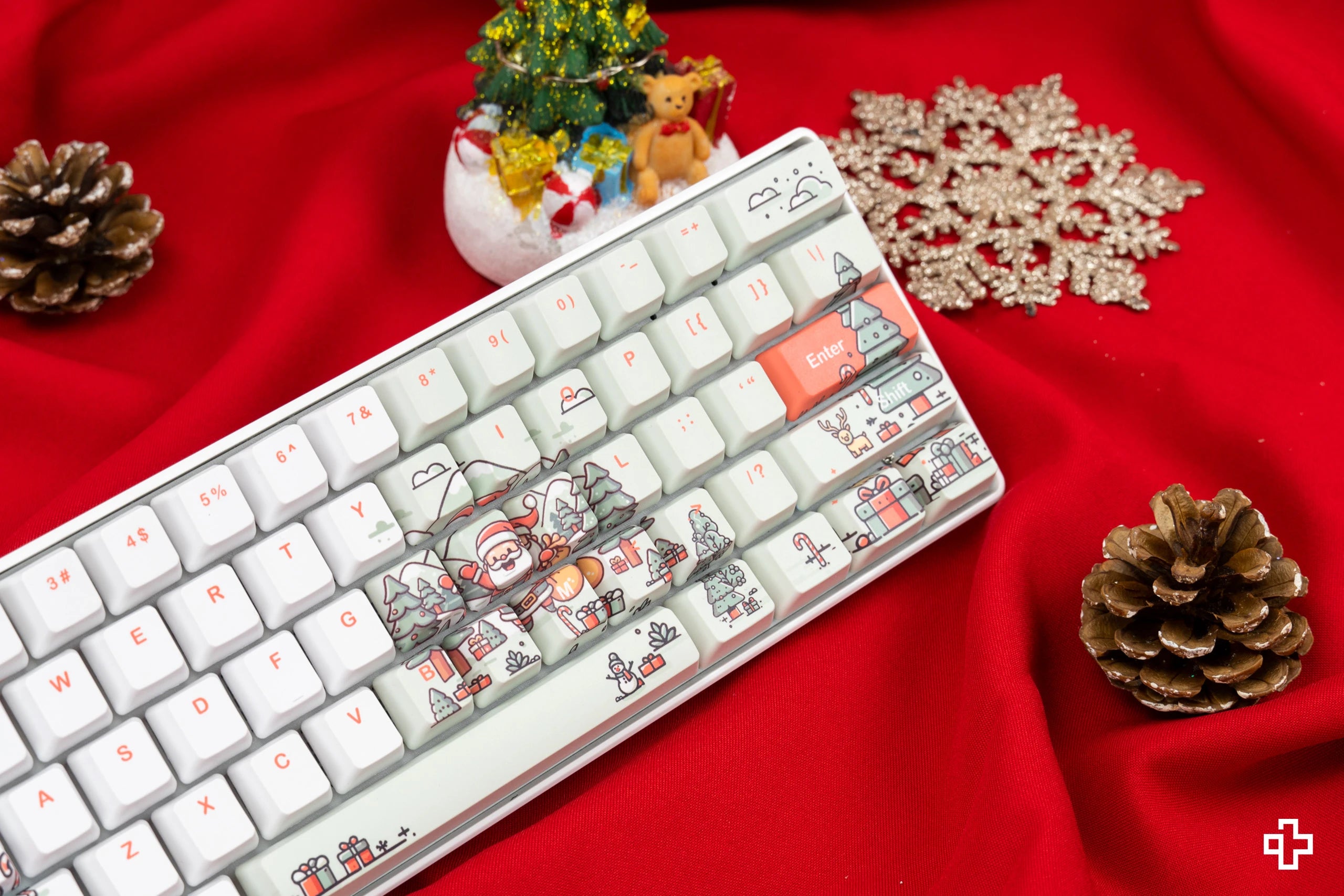 QwertyKey Mikulás Hotswap Mechanikus Billentyűzet Karácsony Gaming