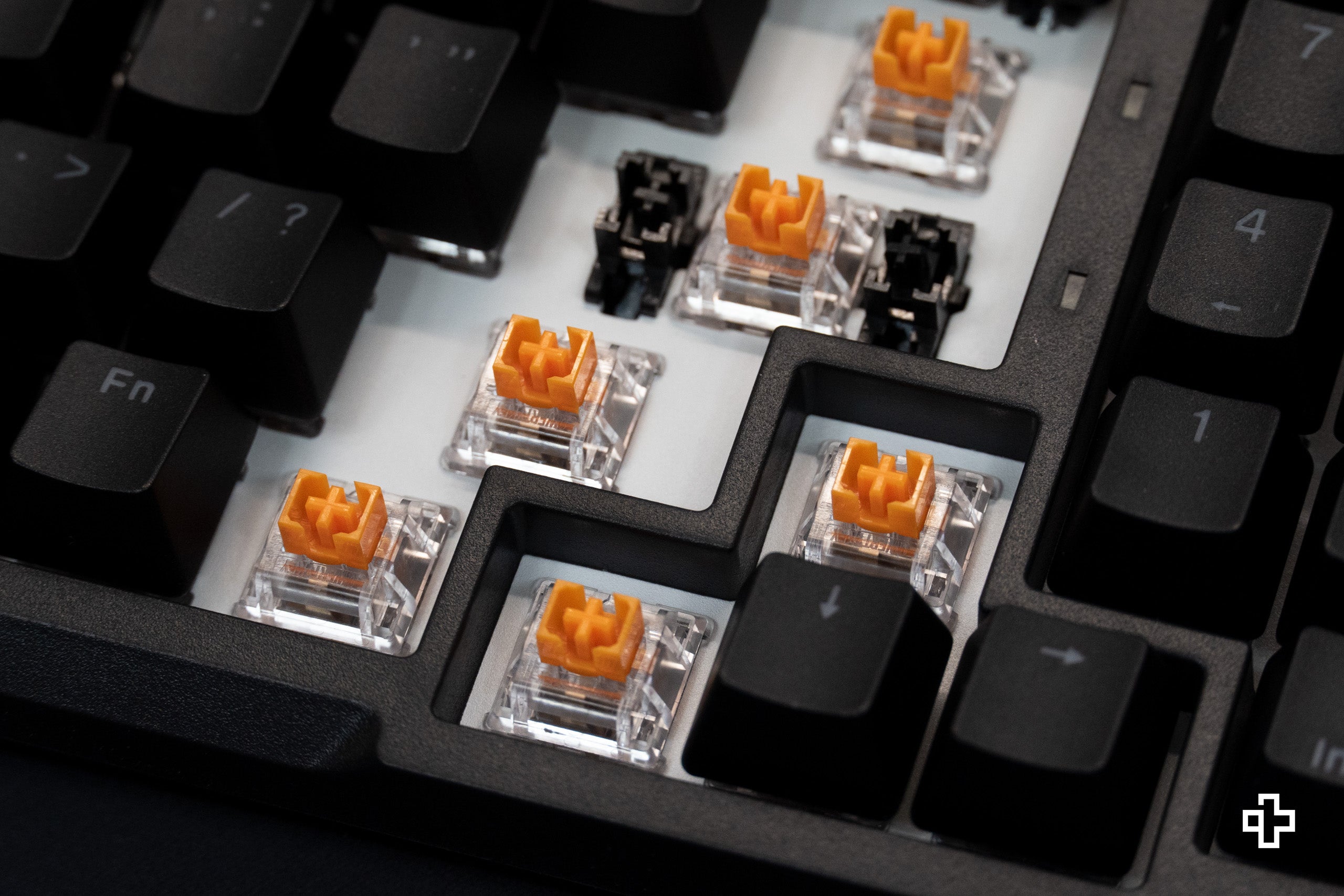 QwertyKey Pepper V2 RGB Hotswap Szoftver Mechanikus Játékbillentyűzet Hotswap