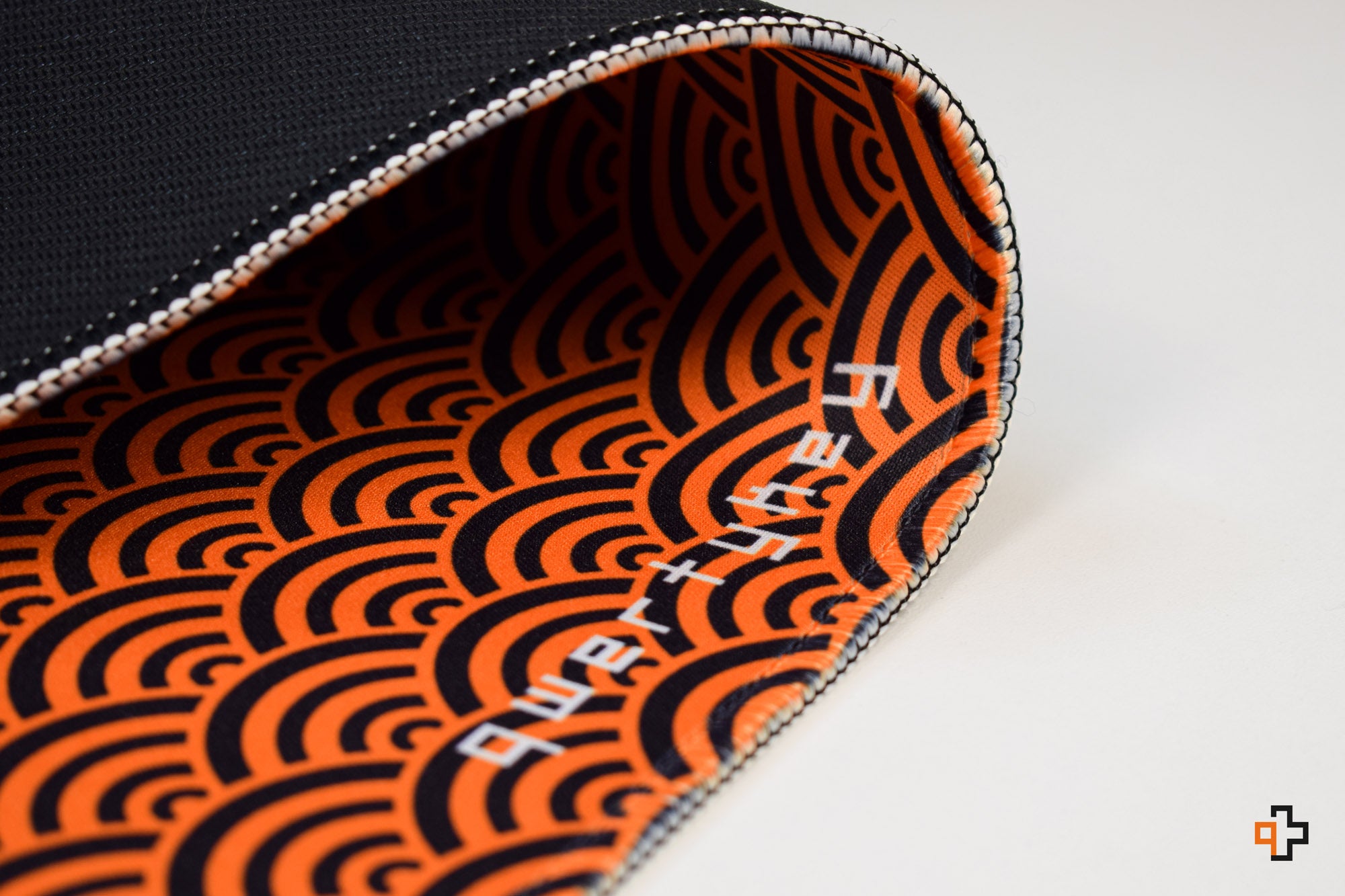 Deskmat Mousepad QwertyKey Orange Waves 4mm margini cusute - QwertyKey