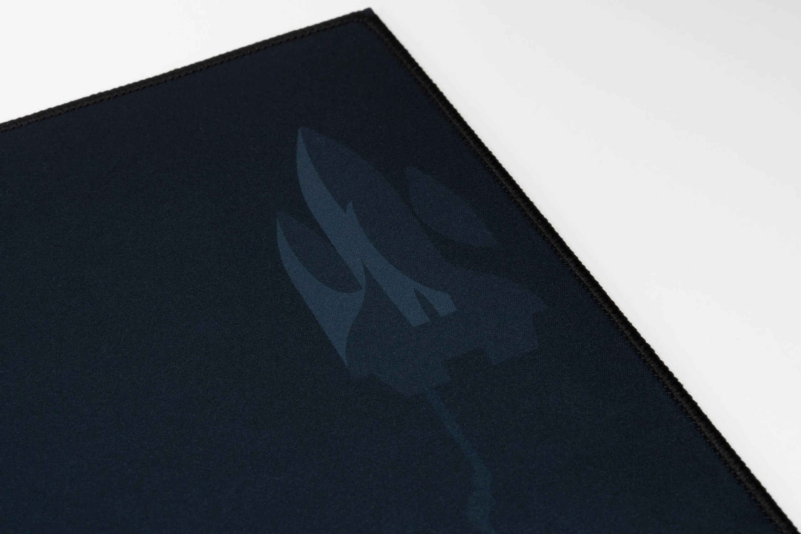 Deskmat Egérpad QwertyKey Űrhajós Neregulat 4mm varrott szélek