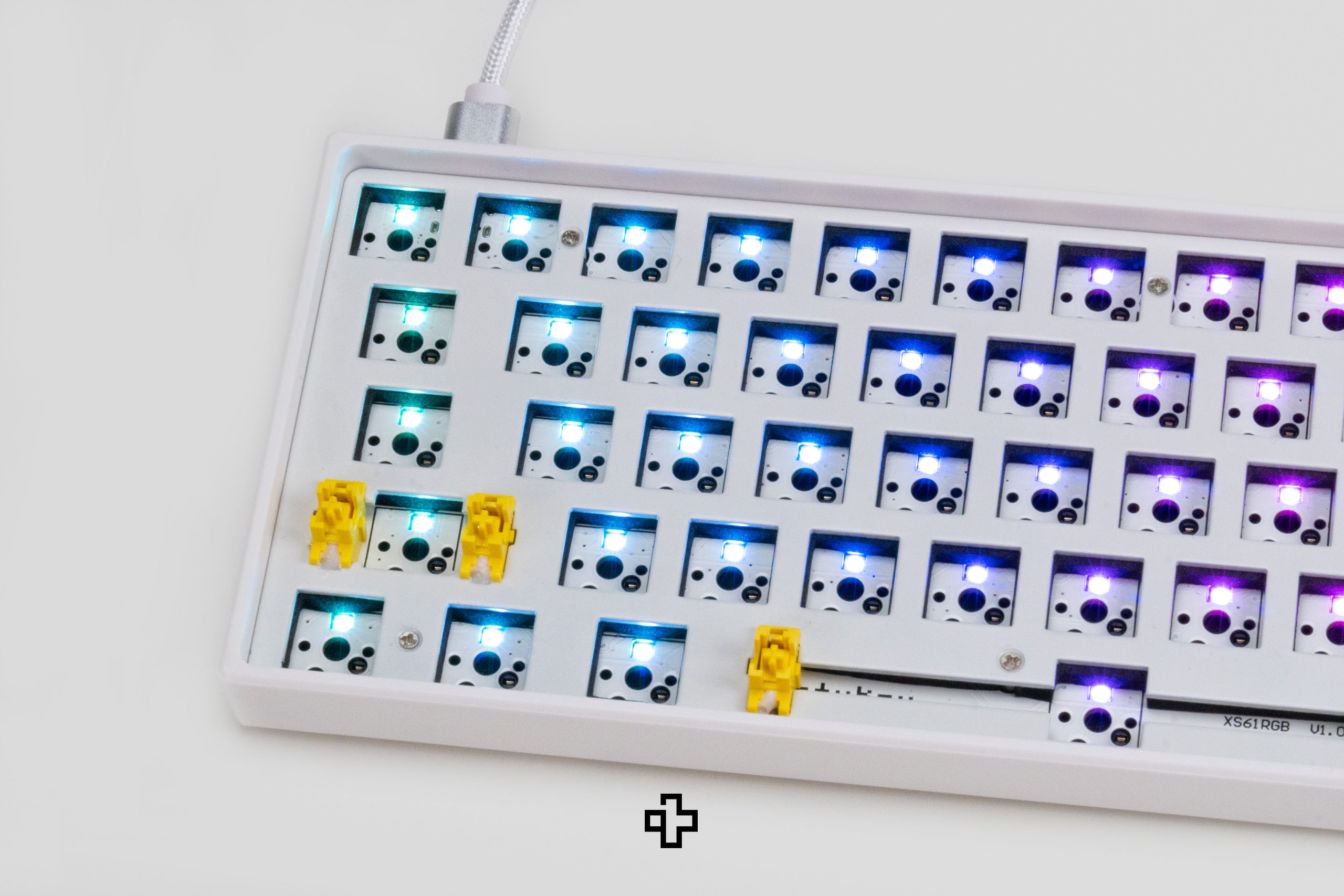 QwertyKey Alb 61 Gamer Mechanikus Billentyűzet Készlet