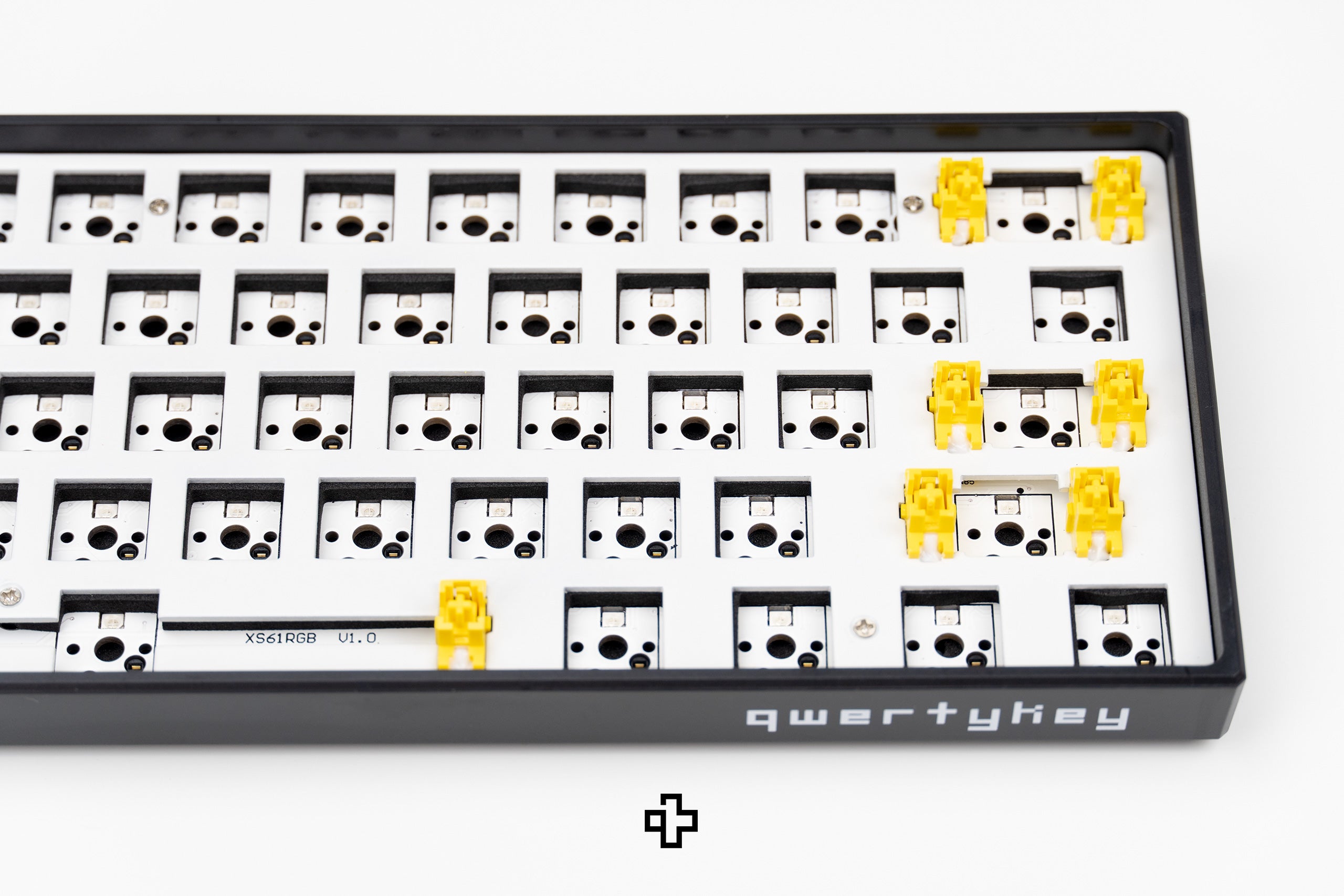 QwertyKey Fekete 61 Gombos Mechanikus Játékbillentyűzet Készlet