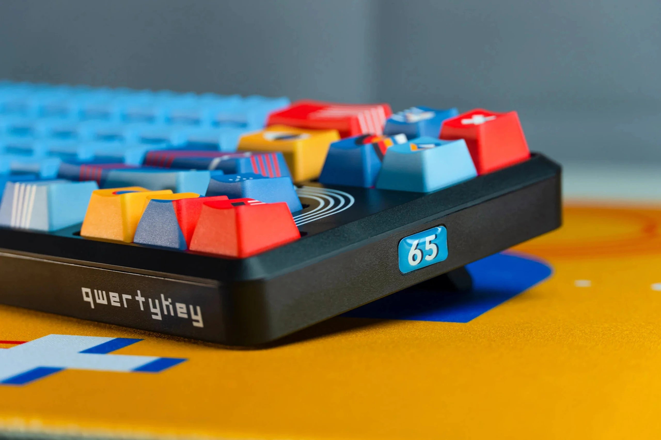 QwertyKey65 Metrikus Hotswap RGB Mechanikus Gaming Billentyűzet