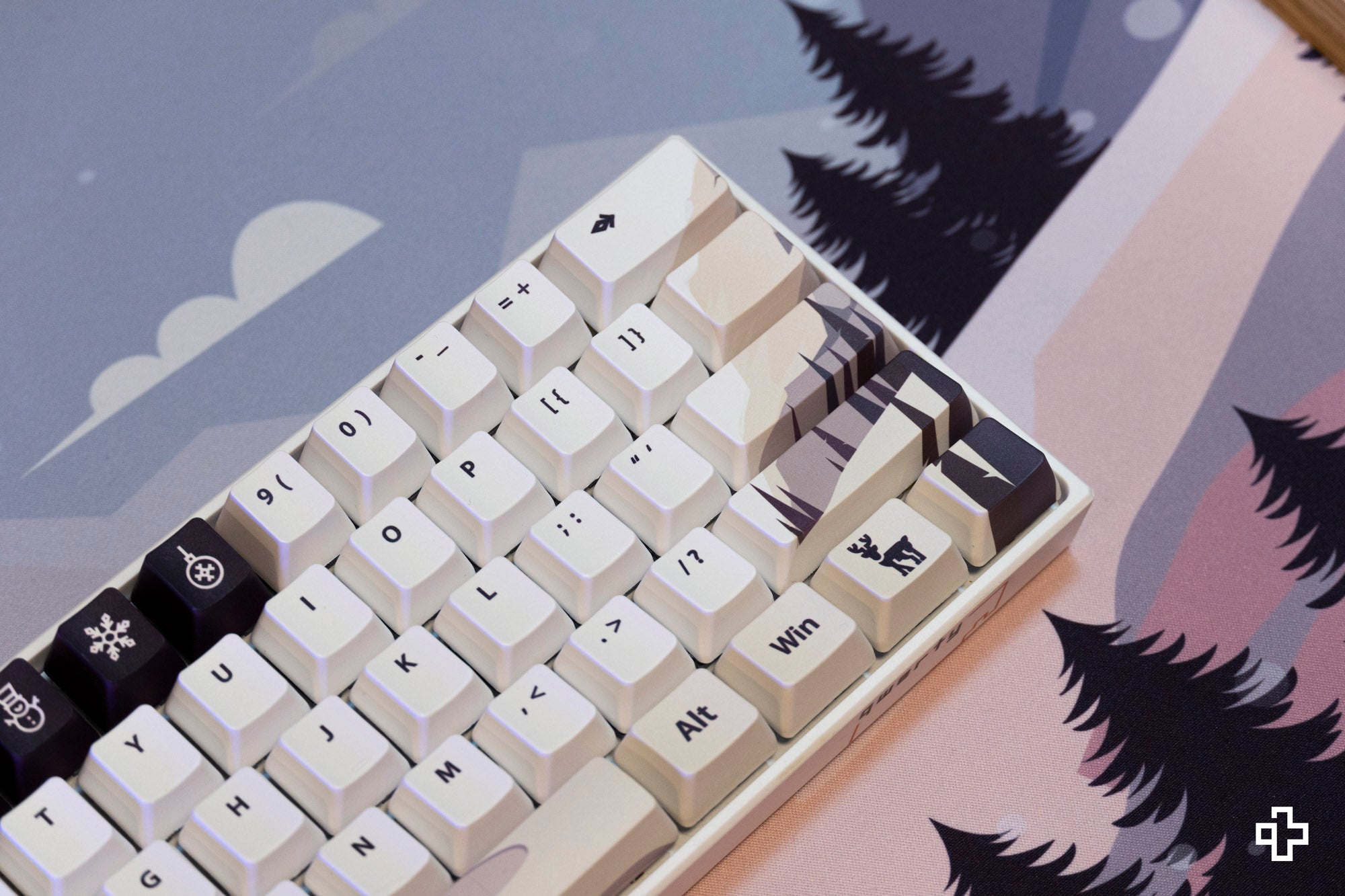 Deskmat Egérpad QwertyKey Téli Robbanás 4mm varrott szélek